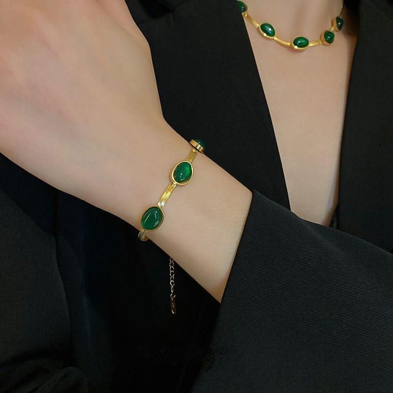 Emerald oval Necklace Set With Bracelet