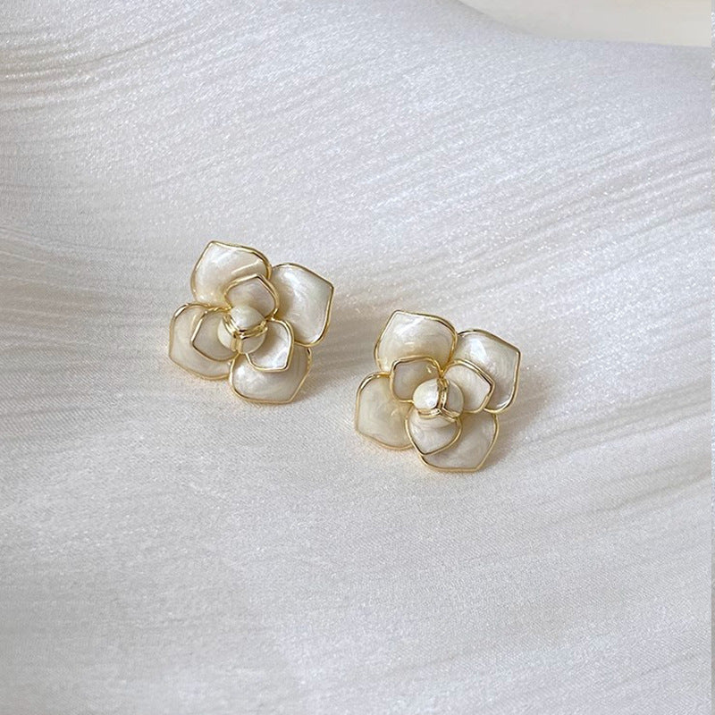 Flower Pearl Stud Earrings